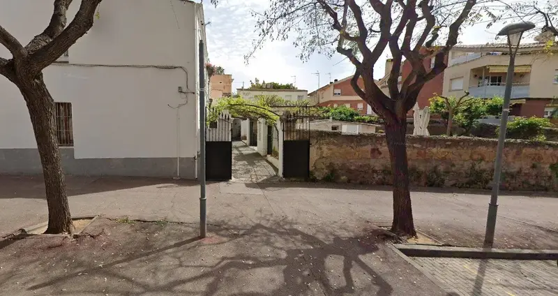 Finca en Alella con Jardín para Familias e Inversores