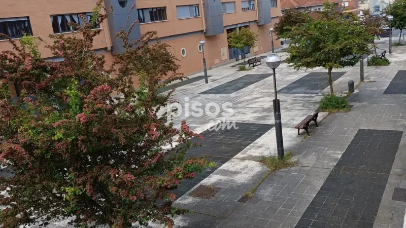 Piso en venta con terraza y garaje en urbanizaci	ón privada