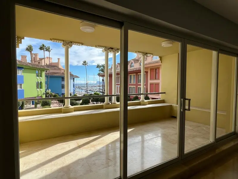 Apartamento Sotogrande Puerto 2 Dormitorios Vistas al Mar