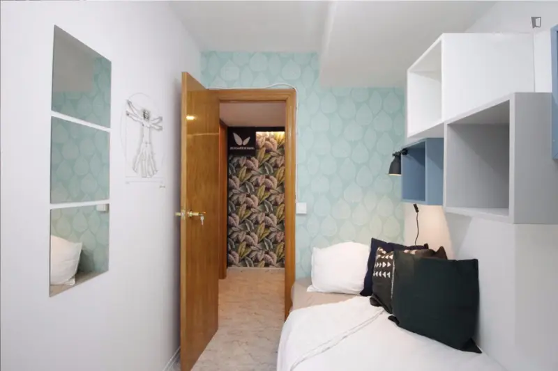 Habitacion individual con bano privado para estudiantes y jovenes profesionales