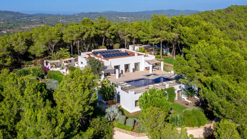 Chalet de Lujo en Ibiza con 7 Dormitorios y Vistas al Mar