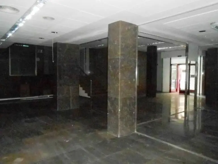 Local 215 m2 Cordoba 2 Banos Alcalde Sanz Noguer