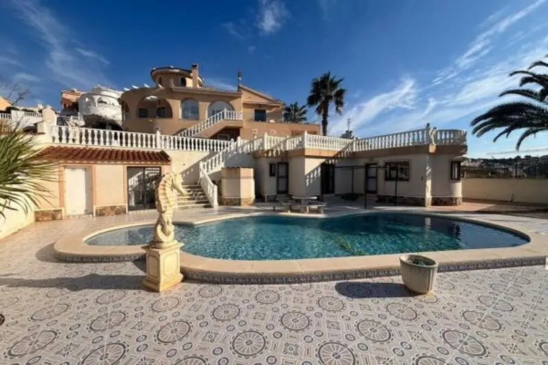 Villa de Lujo con Vistas al Golf La Marquesa 3 Dormitorios Piscina Climatizada