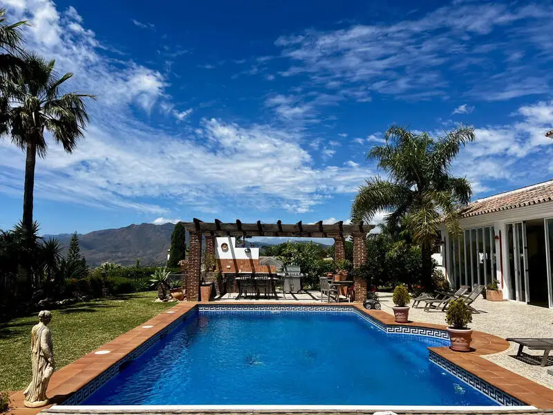 Villa 3 Dormitorios Valtocado Málaga Vistas Piscina Jardín