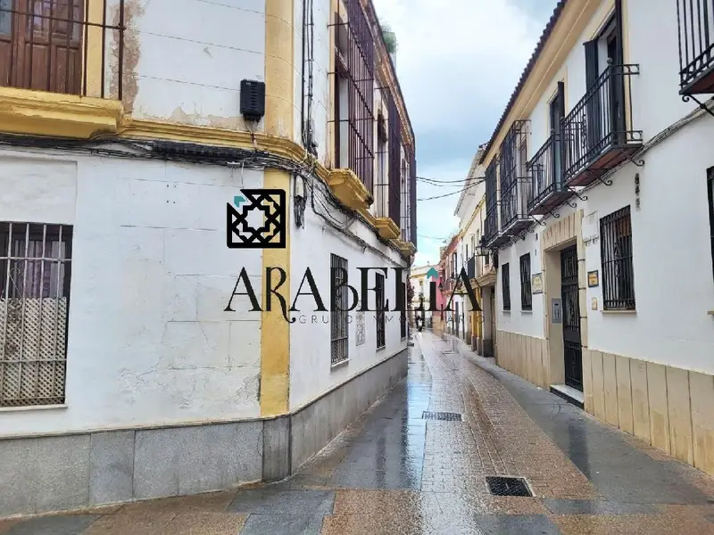 Casa con Patio en Realejo Centro Córdoba 8 Dormitorios