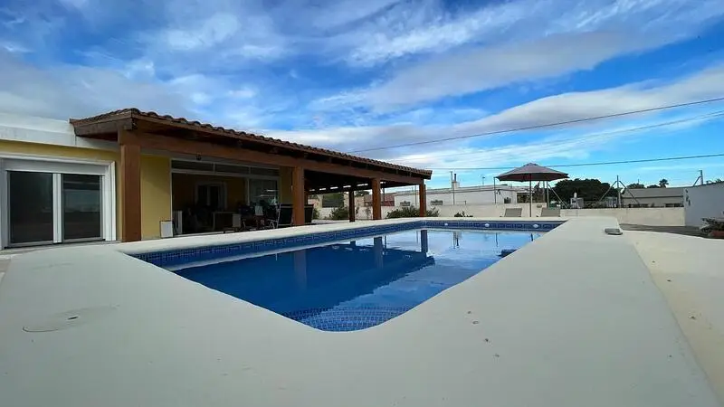 Villa 4 Dormitorios Albatera Alicante