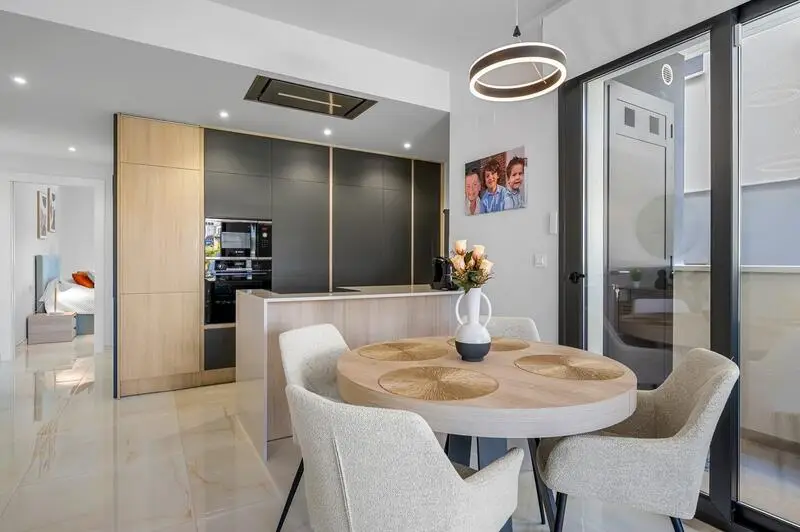 Apartamento de Lujo en Playa Flamenca con Vistas al Mar