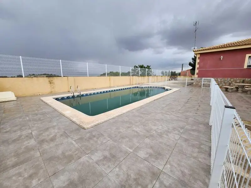 Casa Rural con 4 Dormitorios y Garaje Grande en Costa Blanca Sur