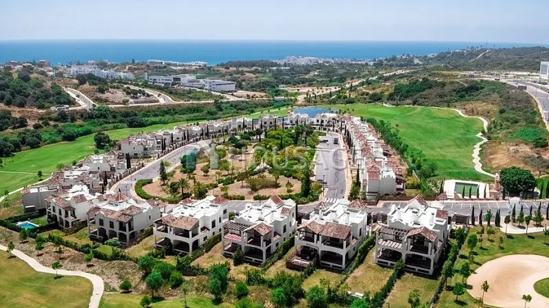 Villa en Venta con Vistas al Golf y Lagos