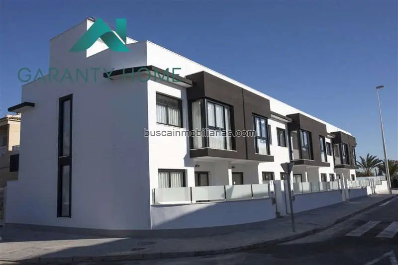 Adosado de Lujo en Perleta con Solarium y Piscina