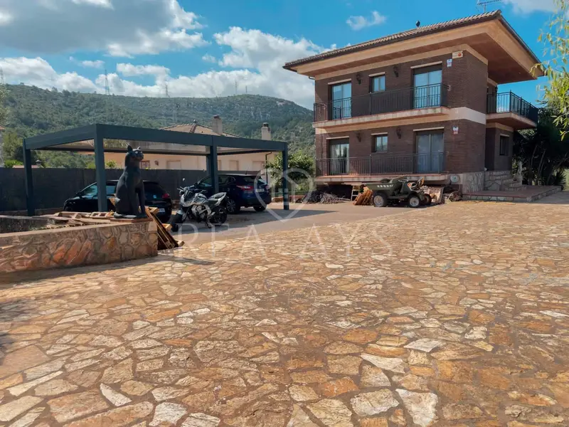 Chalet en venta en Vallirana, Barcelona