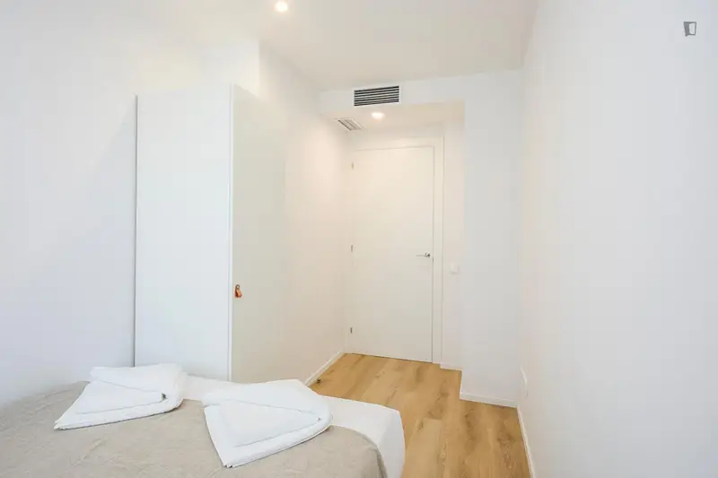 Un piso de 3 habitaciones, con área al aire libre
