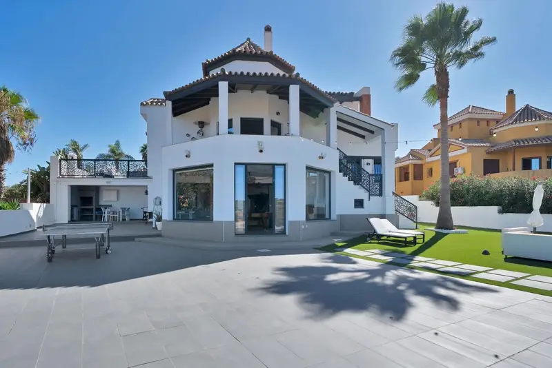 Villa de Lujo en Primera Linea de Playa La Alcaidesa