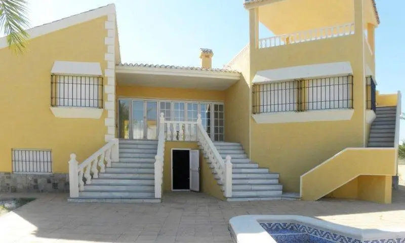 Casa de Lujo en La Manga del Mar Menor con Embarcadero Privado