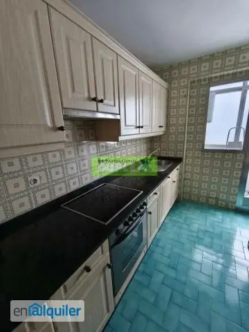 Piso en Pontevedra Centro con 4 Habitaciones y 2 Baños