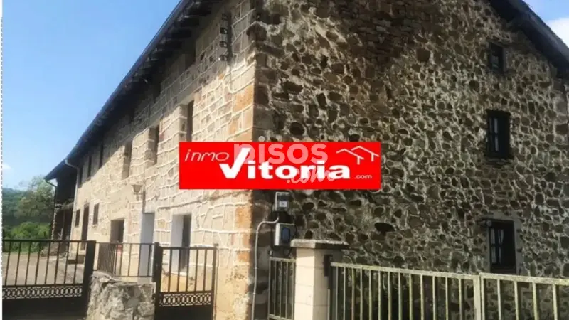 Caseron en Legutiano con dos chalets y gran parcela