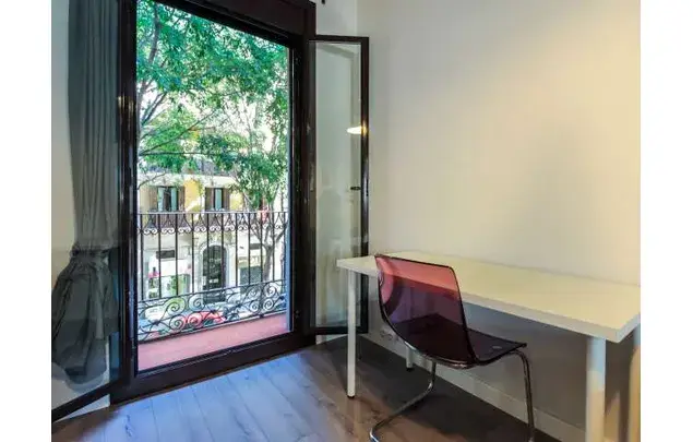Estudio Renovado en Barcelona Cerca de Plaza Espanya