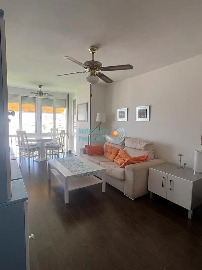 Apartamento en Torrox Costa con Piscina y Vistas al Mar