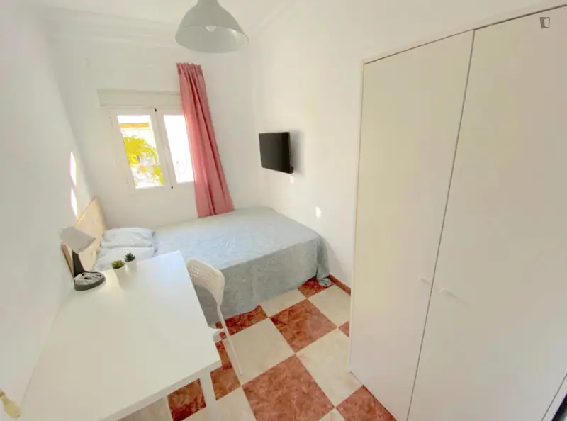 Habitacion con Cama Doble Cerca del Centro de Sevilla