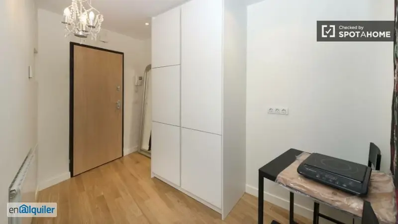 Estudio soleado en Salamanca con balcón