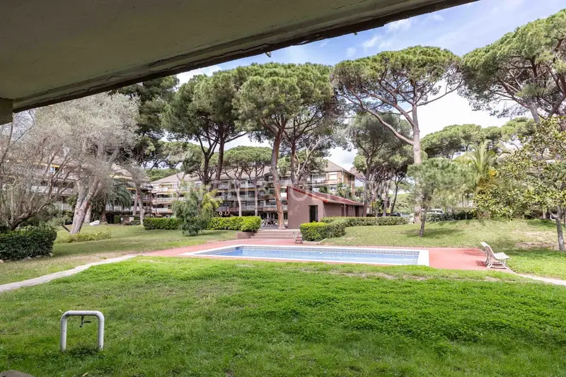 Dúplex en Gavà Mar con Vistas a Piscina - Reformado