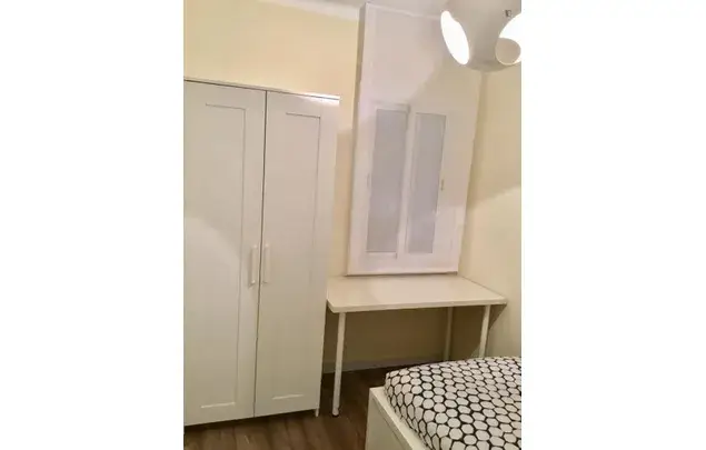Apartamento 5 Dormitorios Cornellà de Llobregat Estudiantes Mujeres