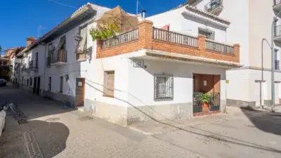 Casa amplia en venta en Guadix ideal para familias e inversores