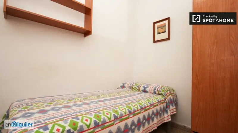 Habitacion Grande en Piso Compartido Los Pajaritos Granada