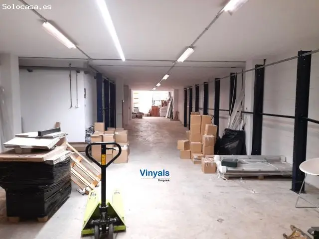 Nave Industrial 800m2 Luminosa con Patio y Oficinas