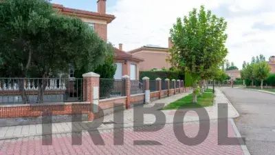 Chalet en venta en Calle de los Perales, 11