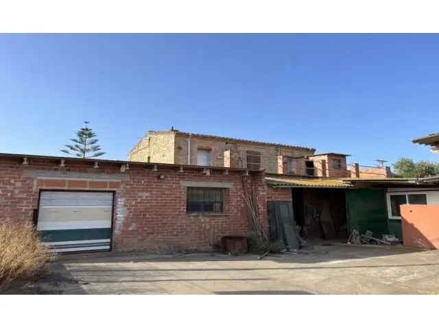 Casa con Terreno y Local en Vilamacolum