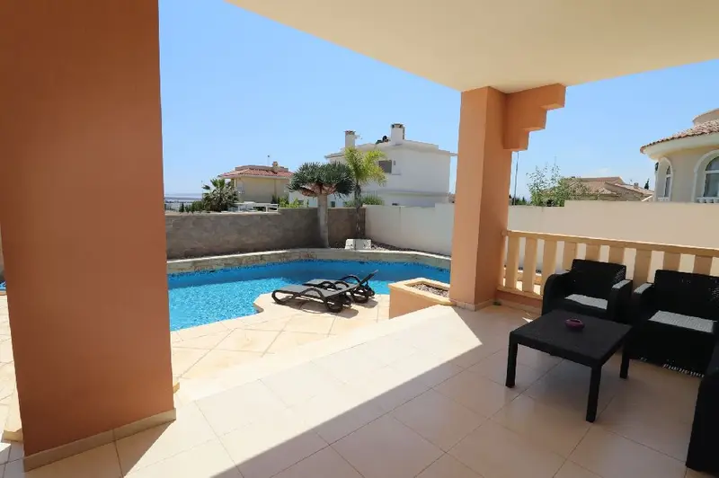 Villa con Piscina en Dona Pepa Quesada