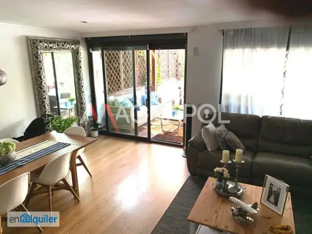 Chalet Adosado con Piscina en Urbanizacion