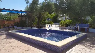 Chalet con Piscina y Olivos en Montoro