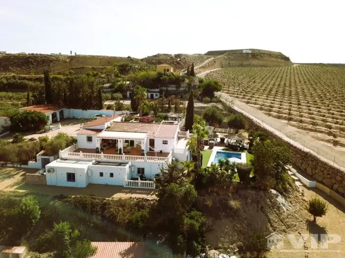 Villa de Lujo con 6 Dormitorios y Piscina Privada cerca de la Playa