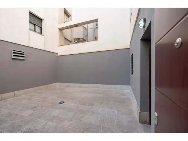 Piso 2 Dormitorios Garaje Trastero Patio 17m2