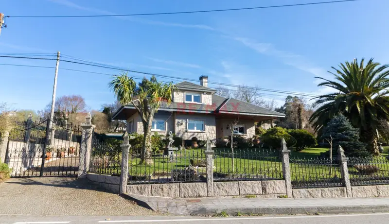 Chalet en A Cañiza con Terraza y Jardin 966m2