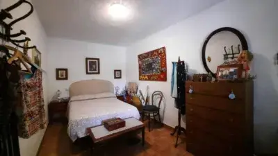 Casa en Mula con 3 Habitaciones y Gran Parcela - Necesita Reforma