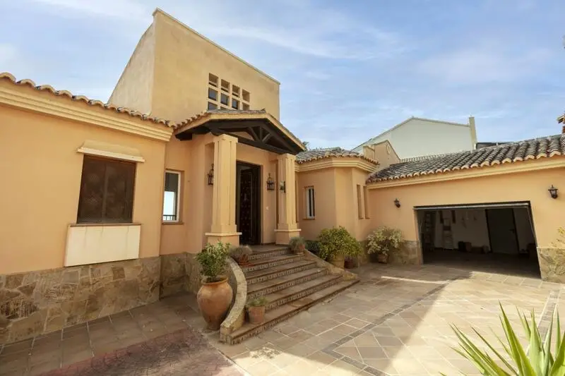 Villa de Lujo 6 Dormitorios en Hacienda Las Chapas Marbella