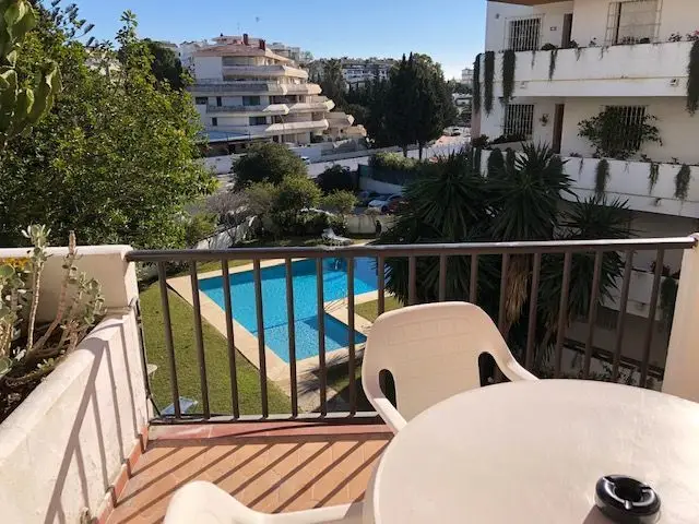 Apartamento en Nueva Andalucia 1 Dormitorio Piscina Parking