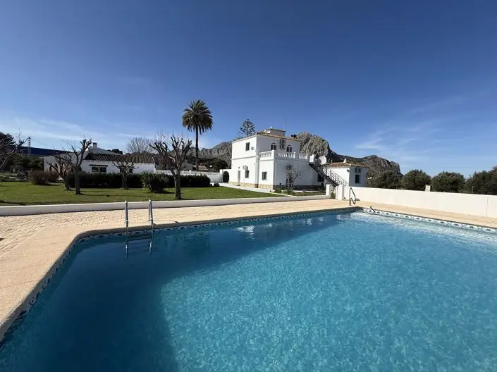 Villa de Lujo de 6 Dormitorios en Venta cerca de Ondara