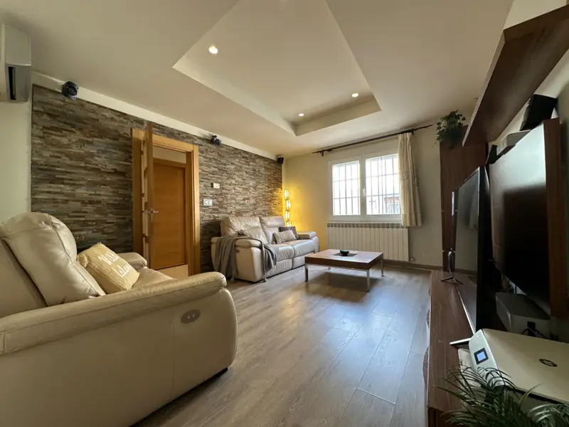 Casa en Alagón con 173m2 Garaje Terraza y Vistas