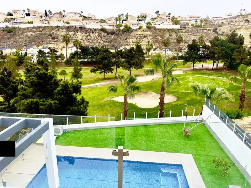 Chalet en Ciudad Quesada Golf con Piscina y Sauna
