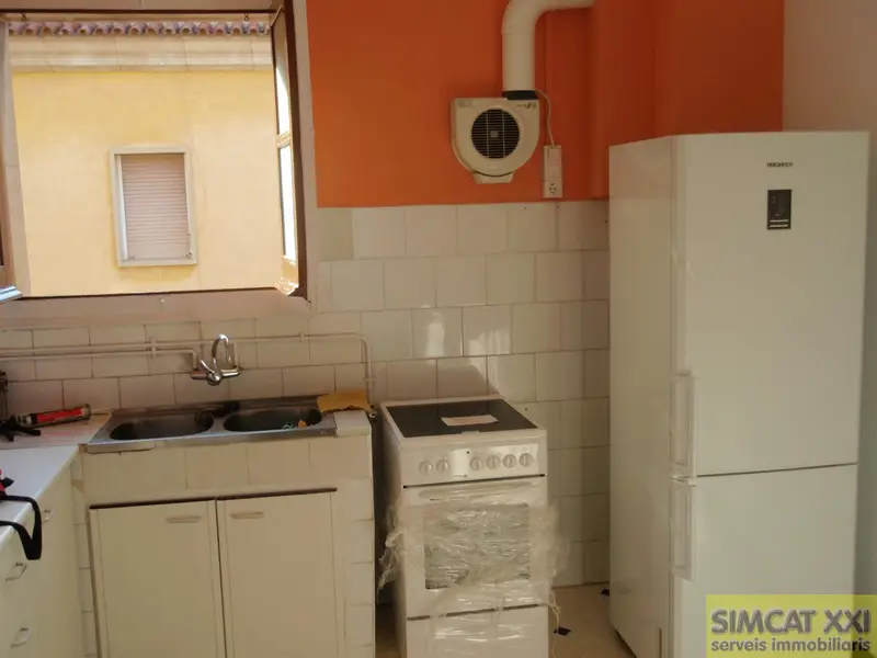 Venta Piso con calefacción en Figueres 3 dormitorios 1 baño garaje