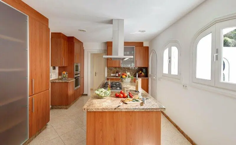 7 Cuarto Villa en venta
Nueva Andalucia, Málaga