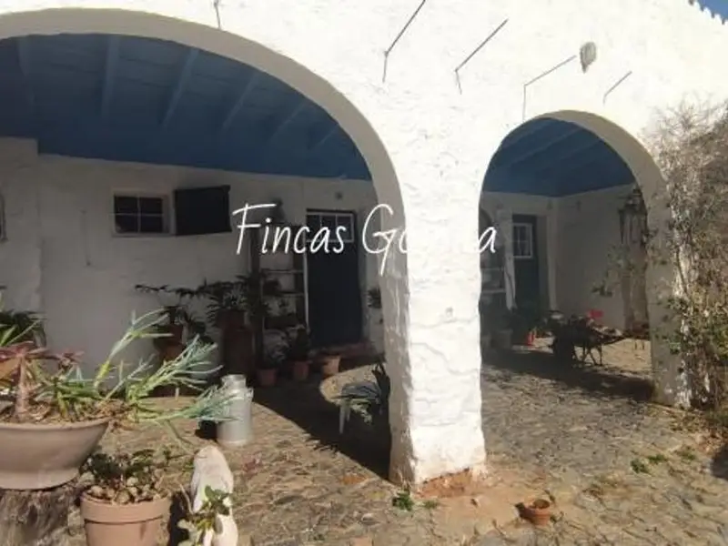 Finca Agricola Ganadera en Menorca Mas de 1000m2 Construidos