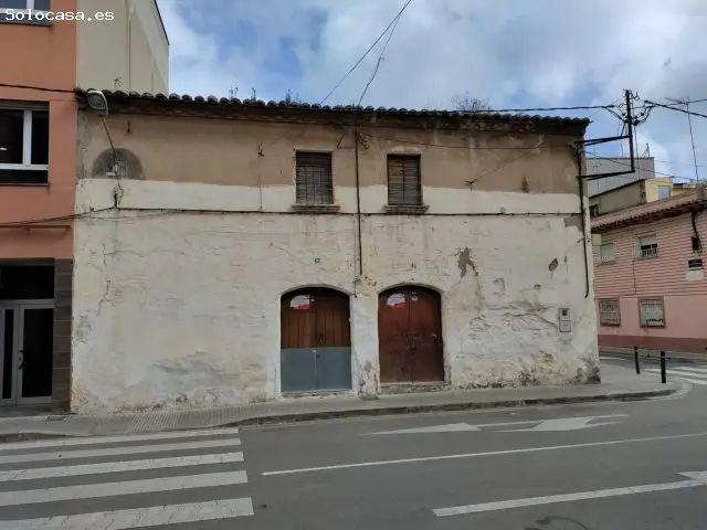 Casa Esquinera con Jardin a Reformar en Viladecans