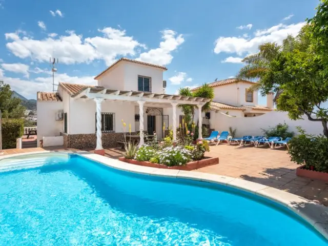 Casa Villa 5 Dormitorios Alquiler Nerja