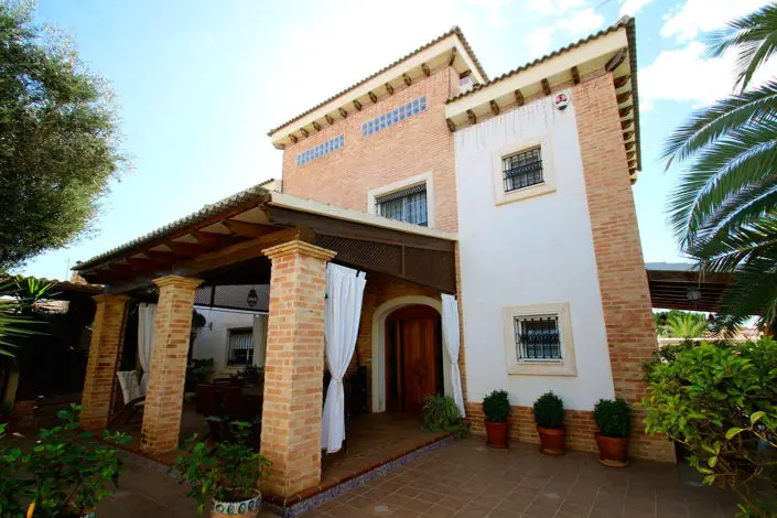 Villa de Lujo en Aguas Nuevas 7 Dormitorios Piscina Privada