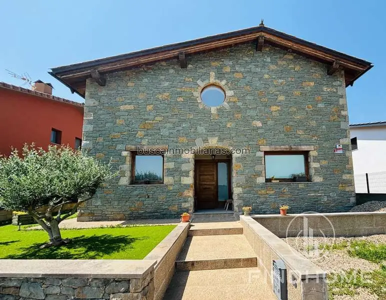 Casa en Venta Vall dEn Bas Diseño Contemporáneo